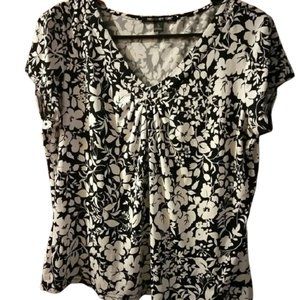 🍒3/$15🍒Briggs NY Black White floral top